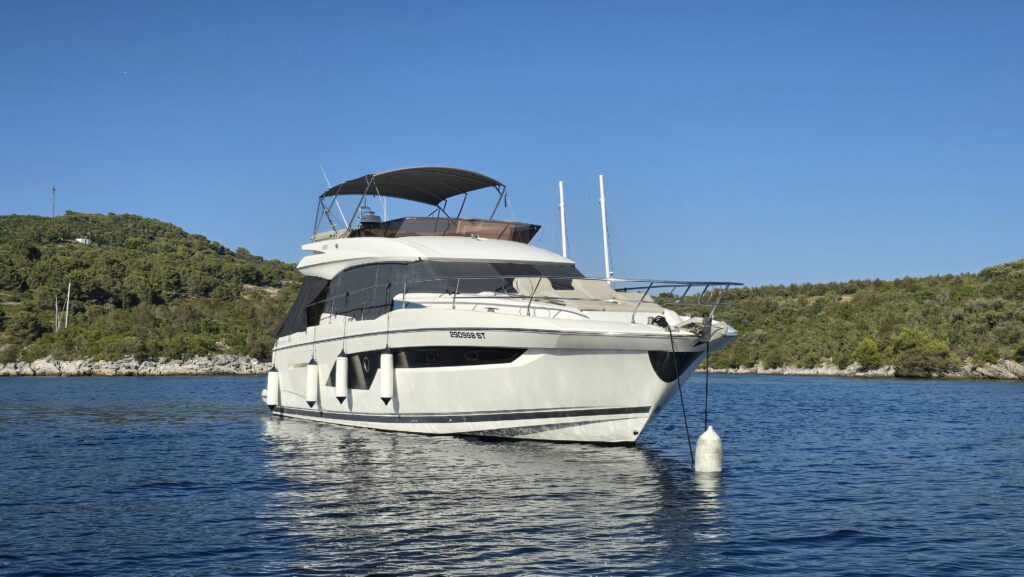 Yacht Image 30